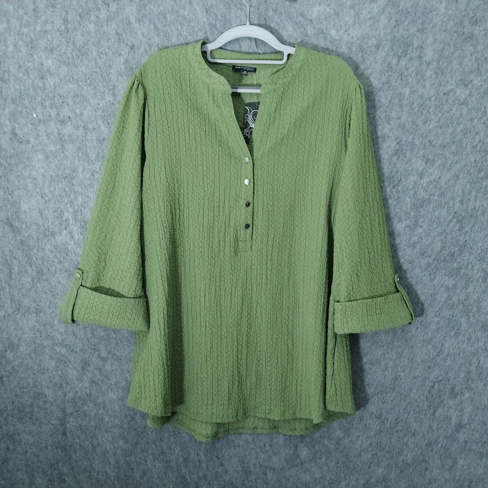 Ava & Grace Women Top 1X Olive Minimalist Seersucker Henley Capsule Roll Tab Slv - Picture 1 of 10